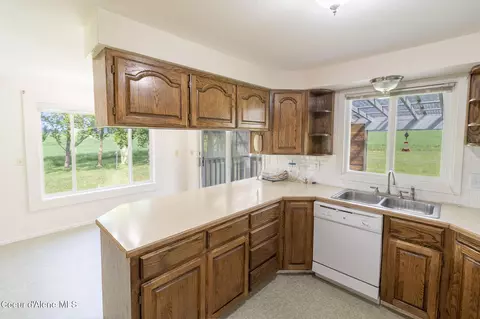 Kitchen - 640 Renlow Rd, Plummer, ID 83851 photo 2 of 3