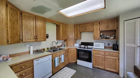 Kitchen - 6202 E Wood Ln, Harrison, ID 83833 photo 1 of 2