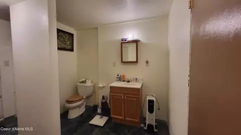 Bath - 6202 E Wood Ln, Harrison, ID 83833 photo 1 of 1