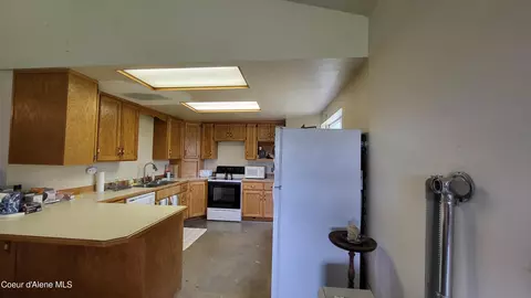 Kitchen - 6202 E Wood Ln, Harrison, ID 83833 photo 2 of 2