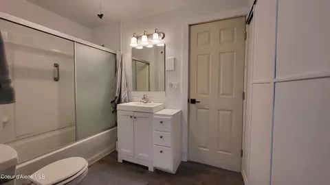 Bath - 109 S Prospect Ave, Harrison, ID 83833 photo 1 of 1