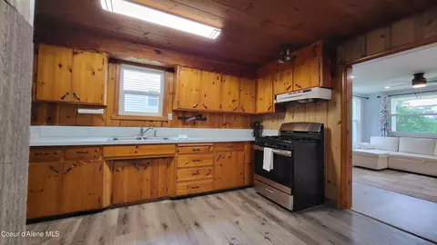 Entry Way - 109 S Prospect Ave, Harrison, ID 83833 photo 1 of 2