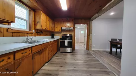 Entry Way - 109 S Prospect Ave, Harrison, ID 83833 photo 2 of 2