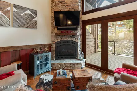 Living - 38 Avalanche Rd # 2, Sandpoint, ID 83864 photo 2 of 3