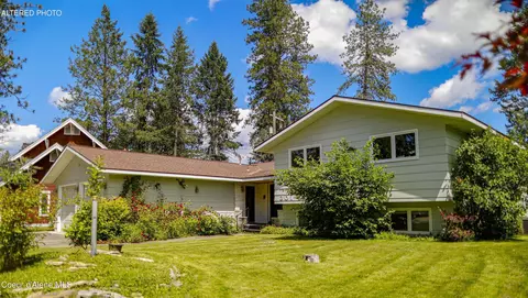 301 Woodland Dr, Pinehurst, ID 83850