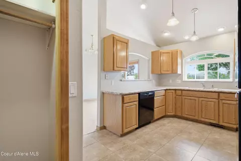 Kitchen - 2232 E Shoshone Ave, Athol, ID 83801 photo 3 of 4