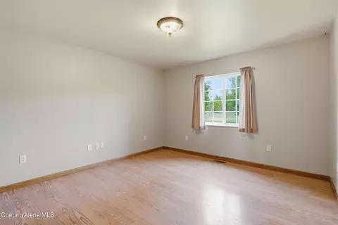 Bedroom - 2232 E Shoshone Ave, Athol, ID 83801 photo 3 of 5