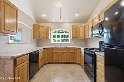 Kitchen - 2232 E Shoshone Ave, Athol, ID 83801 photo 2 of 4
