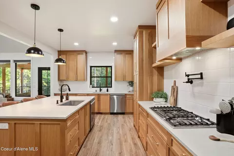 Kitchen - 95 Klickitat Rd, Cocolalla, ID 83813 photo 4 of 7