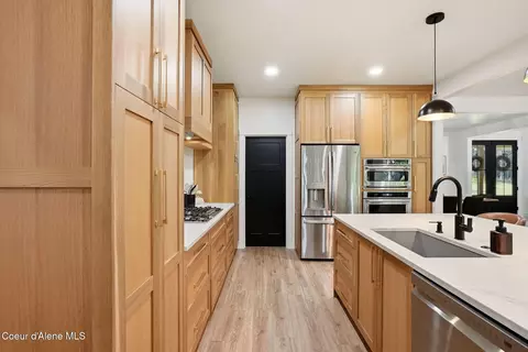 Kitchen - 95 Klickitat Rd, Cocolalla, ID 83813 photo 5 of 7