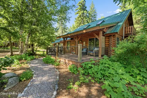 70 Hawkins Rd, Sagle, ID 83860