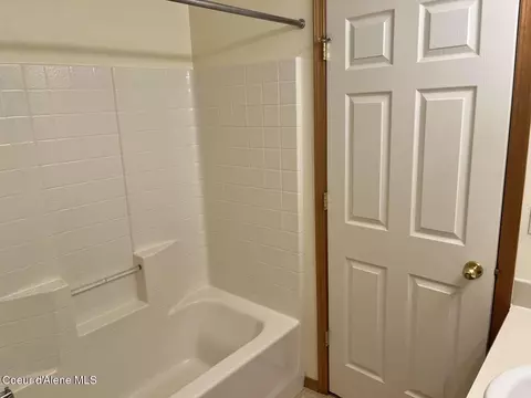 Bath - 5254 E Steamboat Bnd, Post Falls, ID 83854 photo 5 of 5