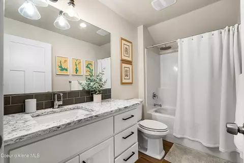 Bath - 409 S Boyer Ave, Sandpoint, ID 83864 photo 3 of 3