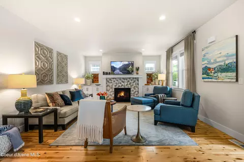 Living - 409 S Boyer Ave, Sandpoint, ID 83864 photo 2 of 5