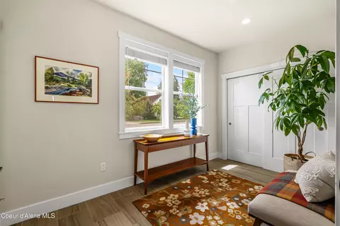 Entry Way - 409 S Boyer Ave, Sandpoint, ID 83864 photo 2 of 4