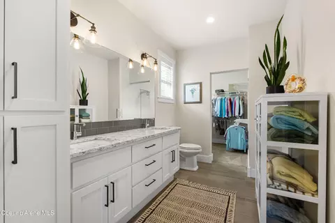 Bath - 409 S Boyer Ave, Sandpoint, ID 83864 photo 2 of 3