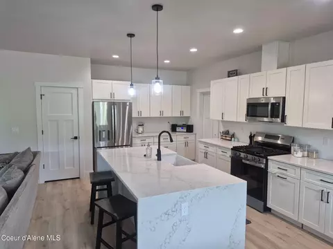Kitchen - 1047 Merideth Rd, Plummer, ID 83851 photo 4 of 5