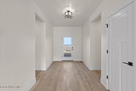 Entry Way - 1047 Merideth Rd, Plummer, ID 83851 photo 1 of 2
