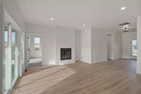 Living - 1047 Merideth Rd, Plummer, ID 83851 photo 2 of 3