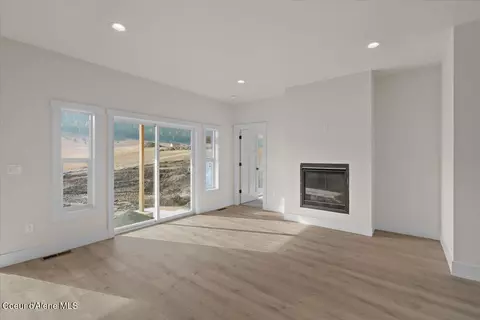 Living - 1047 Merideth Rd, Plummer, ID 83851 photo 3 of 3