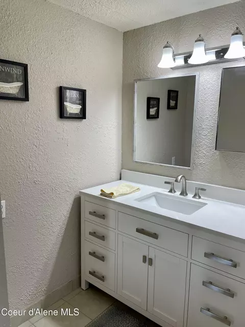 Bath - 8572 W Park Loop, Rathdrum, ID 83858 photo 1 of 3