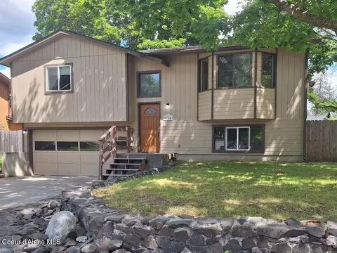 9704 N Hillview Dr, Hayden, ID 83835