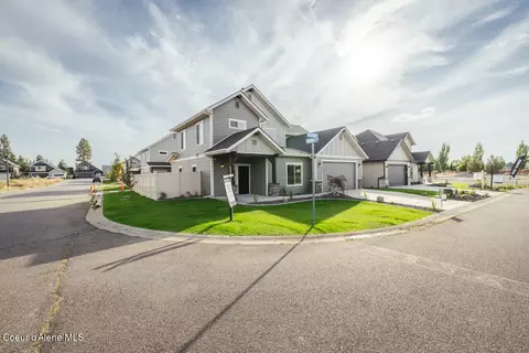 8517 N Avalanche Ln, Hayden, ID 83835