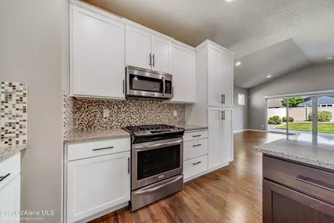 Kitchen - 589 E Penrose Ave, Post Falls, ID 83854 photo 4 of 4