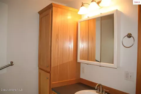 Bath - 1601 Sequoia St, Sandpoint, ID 83864 photo 3 of 3