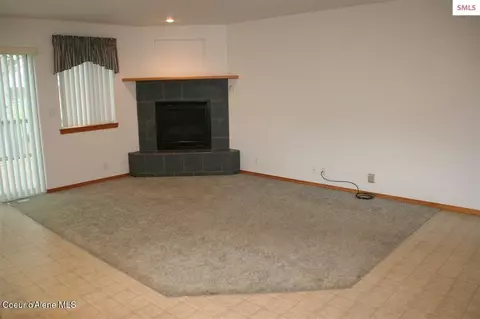 Living - 1601 Sequoia St, Sandpoint, ID 83864 photo 5 of 7