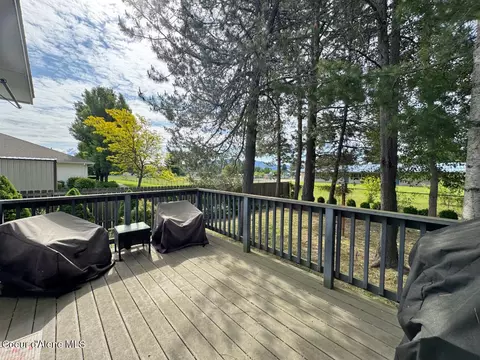 Exterior - 1601 Sequoia St, Sandpoint, ID 83864 photo 5 of 17