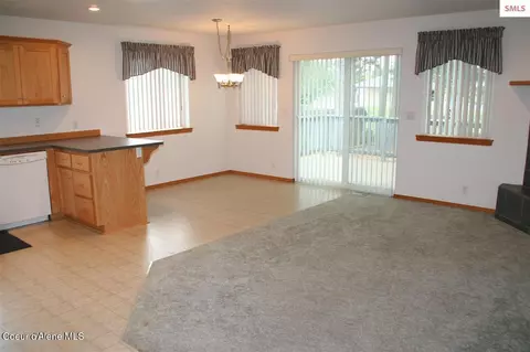 Living - 1601 Sequoia St, Sandpoint, ID 83864 photo 4 of 7