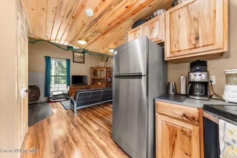 Kitchen - 508 Cedar Grv, Sandpoint, ID 83864 photo 6 of 6