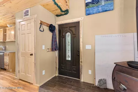 Entry Way - 508 Cedar Grv, Sandpoint, ID 83864 photo 1 of 4