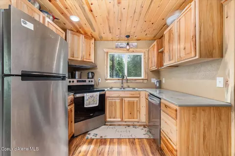 Kitchen - 508 Cedar Grv, Sandpoint, ID 83864 photo 2 of 6