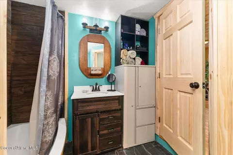 Bath - 508 Cedar Grv, Sandpoint, ID 83864 photo 1 of 2