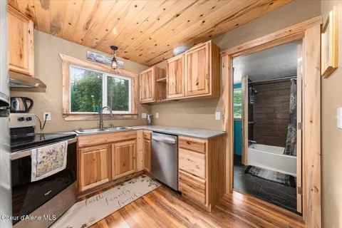 Kitchen - 508 Cedar Grv, Sandpoint, ID 83864 photo 4 of 6