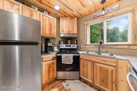 Kitchen - 508 Cedar Grv, Sandpoint, ID 83864 photo 3 of 6