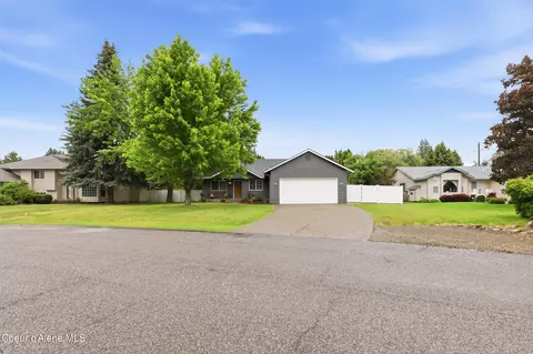 699 E Cloverleaf Dr, Hayden, ID 83835 photo 3