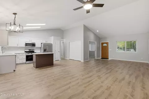 699 E Cloverleaf Dr, Hayden, ID 83835 photo 9