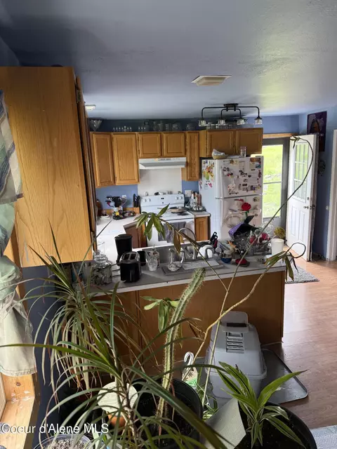 Kitchen - 1465 D St, Plummer, ID 83851 photo 2 of 2