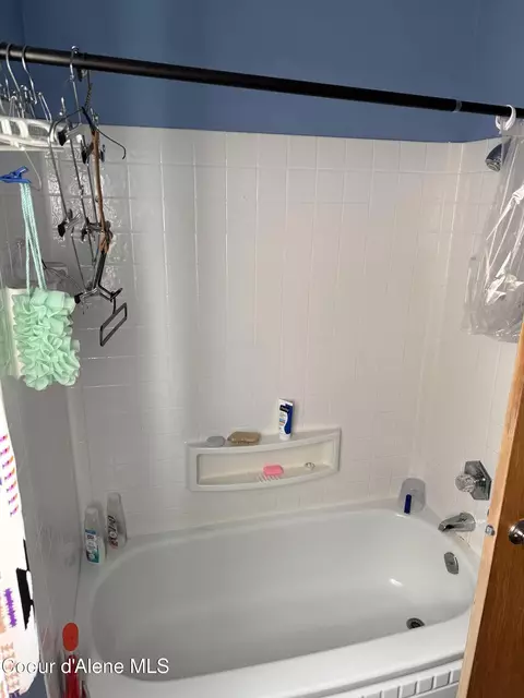 Bath - 1465 D St, Plummer, ID 83851 photo 3 of 4