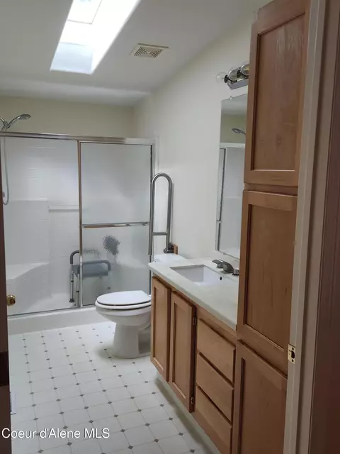 Bath - 1906 Bounty Lp Lp, Hayden, ID 83835 photo 2 of 2