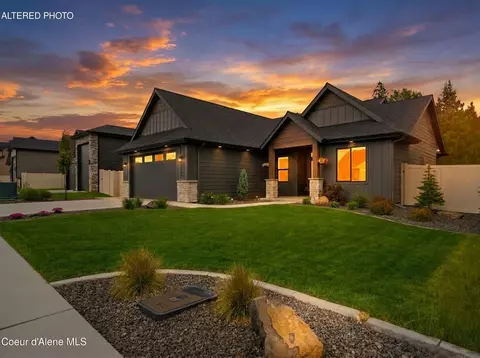 9365 N Secretariat Ln, Hayden, ID 83835