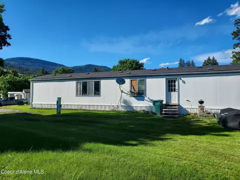 8270 W Meadow Brook Cir, Rathdrum, ID 83858