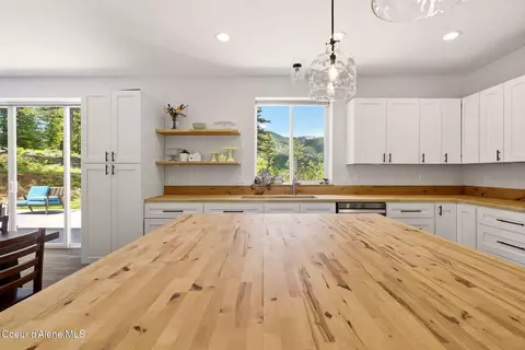 Kitchen - 170 Michael Ln, Sandpoint, ID 83864 photo 5 of 7