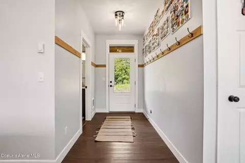 Entry Way - 170 Michael Ln, Sandpoint, ID 83864 photo 1 of 2