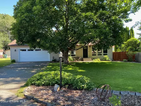 2207 W Medoc Ct, Hayden, ID 83835