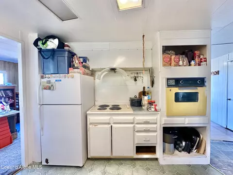 Kitchen - 1449 C St, Plummer, ID 83851 photo 2 of 2