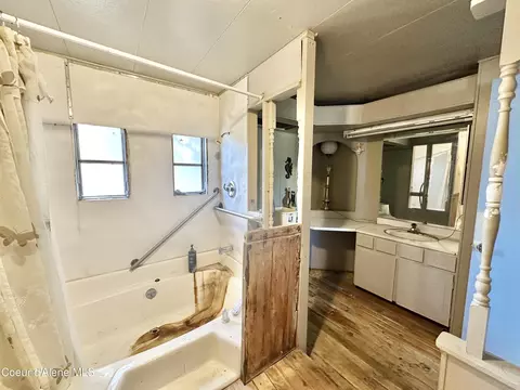 Bath - 1449 C St, Plummer, ID 83851 photo 1 of 2